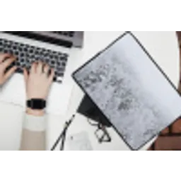 Bos - Sneeuw - Winter - Natuur - Wit laptophoes neopreen klein -bureau
