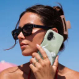 Pauwen - Wit - Natuur - Groen Toughcase MagSafe Apple iPhone 17 klein -Sfeer2V
