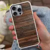 Houten plankpatroon - Warmte - Natuurlijk Hoesje iPhone 16 Pro Max met koord klein -sfeer3