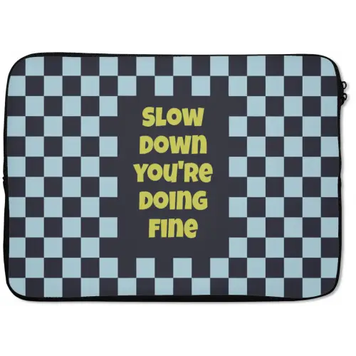 Patroon - Geblok - Blauw - Slow down you're doing fine laptophoes neopreen klein -zkaufland3dotto