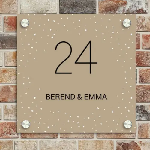 Beige met stippen - Klassiek Naambord Vierkant klein -sfeer2
