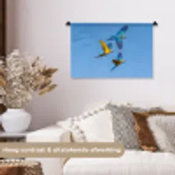 Papagaai - Vliegen - Blauw - Geel Wandkleed katoen klein -sfeer1