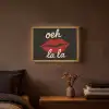 Lip - Rood - Quote Light Box met batterij (Wandlamp) middel -sfeer4