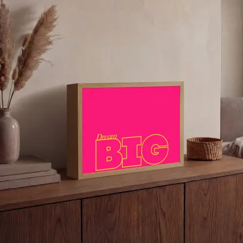 Minimalistisch - Roze - Dream big - Grafisch Light Box met batterij (Wandlamp) middel -sfeer2