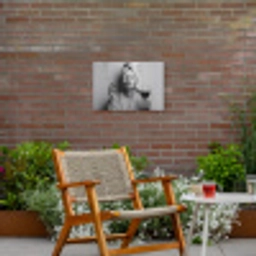 Vrouw - Masker - Wijn - Sigaret Tuinposter op houten frame 2 cm dik klein -sfeer3