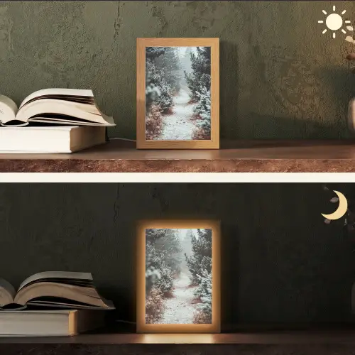 Bos - Winter - Bomen - Natuur - Pad - Sneeuw Light Box met kabel (Tafellamp) klein -sfeer3