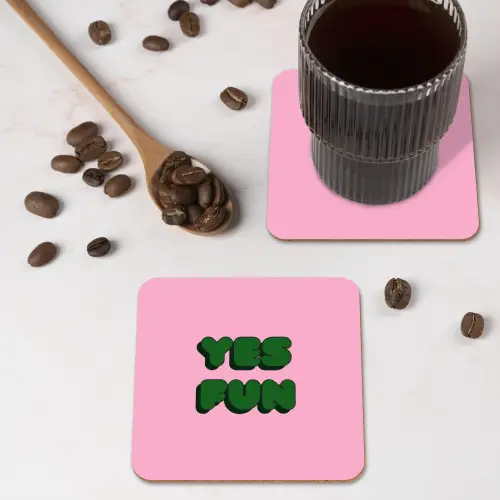 Yes fun - Groen - Roze onderzetter kurk middel -sfeer2