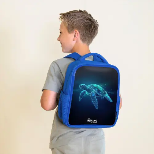 Lichtgevende schildpad in digitale oceaan Kinderrugzak - Blauw middel -sfeer2