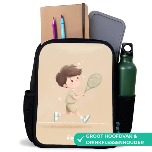 Jongen speelt tennis op zandkleurige achtergrond Rugzak - Zwart middel -inhoud_NL