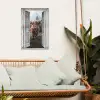 Oude deuren naar Schotse Hooglander tuinposter los doek klein -sfeer7