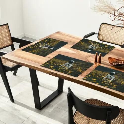 Astronaut - Bloemen - Veld - Geel Placemat vinyl groot -zzsfeer4_Kitchenyeah-website