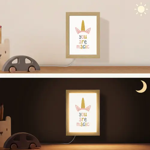 Eenhoorn - Quote - Roze - 'You are magic' Light Box met kabel (Wandlamp kind) klein -sfeer3_kind