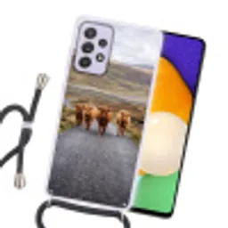 Schotse Hooglanders - Weg - Landschap - Kudde Hoesje Samsung Galaxy A52 5G met koord klein -sfeer1