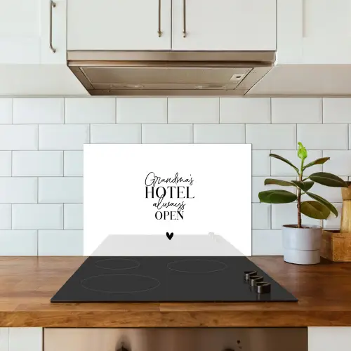 Quotes - Spreuken - Oma - Grandma's hotel always open keuken achterwand spatscherm klein -sfeer2