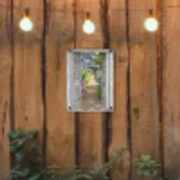 Deur naar een bloementuin tuinposter los doek klein -sfeer1