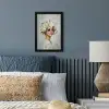 Schilderij - Vrouw - Zonnebril - Bloemenkrans fotolijst zwart zonder passe partout klein -sfeer3