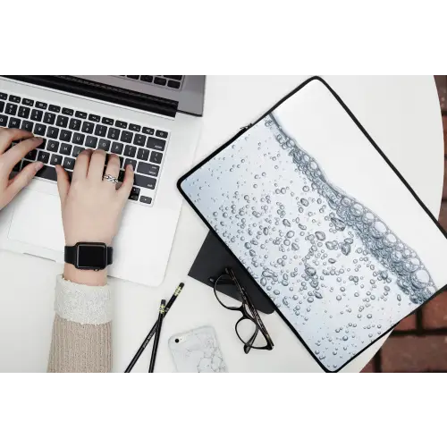 Luchtbellen - Water - Dynamisch laptophoes neopreen klein -bureau