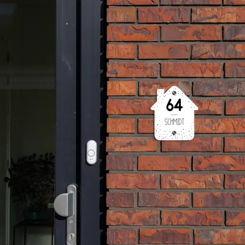 Wit met stippen - Modern Naambord Huisje klein -sfeer2