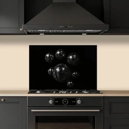 Discoballen - Minimalistisch - Zwart keuken achterwand spatscherm klein -sfeer1