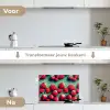 Aardbeien - Rood - Groen - Kroontjes keuken achterwand spatscherm klein 900 -voor_na_NL