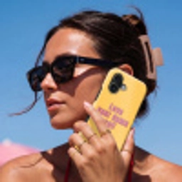 Love yourself - Roze - Geel Toughcase MagSafe Apple iPhone 17 klein -Sfeer2V