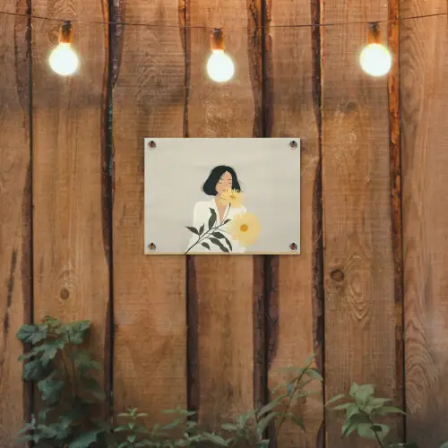 Vrouw - Bloem - Geel - Minimalistisch tuinposter los doek klein -sfeer1