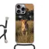 Leeuwin - Gras - Geel Hoesje iPhone 16 Pro Max met koord klein -3d