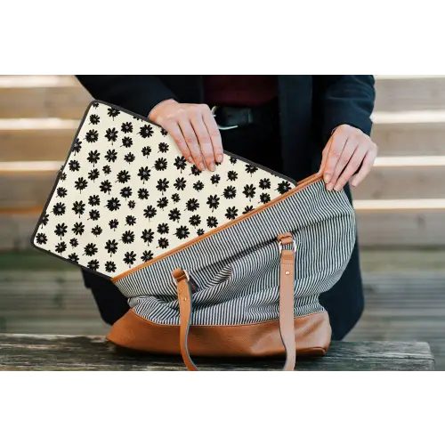 Madeliefjes - Grafisch - Zwart - Beige laptophoes neopreen klein 279 -tas