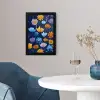 Bloemen - Patroon - Blauw - Contrast fotolijst zwart zonder passe partout klein -sfeer4
