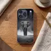 Olifant - Zwart - Wit - Rook Telefoonhoesje iPhone 17 Pro klein -sfeer1