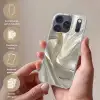 Stof - Plooien - Goud Telefoonhoesje iPhone 17 Pro klein -sfeer3_NL