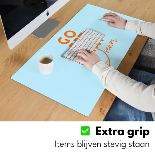 Blauw - Oranje - Tekst Muismat XXL klein -sfeer3