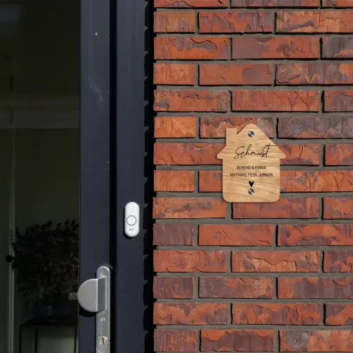 Licht hout - Sierlijk Naambord Huisje klein -sfeer2