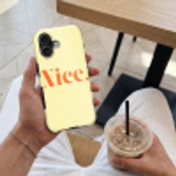 Nice - Oranje - Geel - Minimalistisch Toughcase MagSafe Apple iPhone 17 klein -Sfeer1M