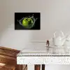 Appel - Groen - Fruit - Water - Zwart KitchenYeah - Keuken - Canvas klein -sfeer3