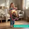 Leeuw met vlinders in bloemrijke jungle Kinderkoffer - Roze klein -sfeer2_NL