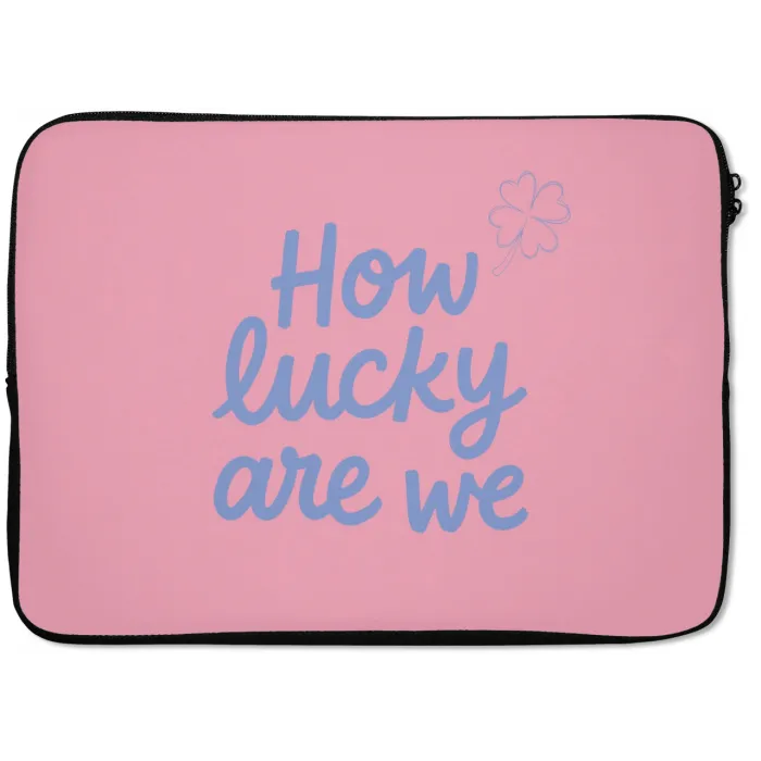 How lucky are we - Klavervier - Roze - Blauw laptophoes neopreen klein -zkaufland3dotto