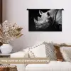Dieren - Neushoorn - Zwart - Wit - Portret Wandkleed katoen klein -sfeer1