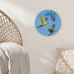 Papagaai - Vliegen - Blauw - Geel Akoestische PET Vilt - Rond klein -sfeer4