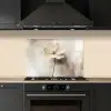 Bloem - Beige - Verf - Schaduw keuken achterwand spatscherm klein -sfeer1