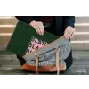Donkergroen - Tekst - Schaduw - Grafisch laptophoes neopreen klein -tas