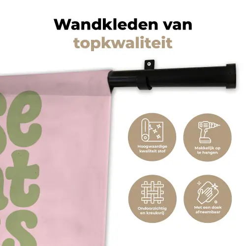 Chase greatness - Groen - Roze - Retro Wandkleed katoen klein -sfeer2
