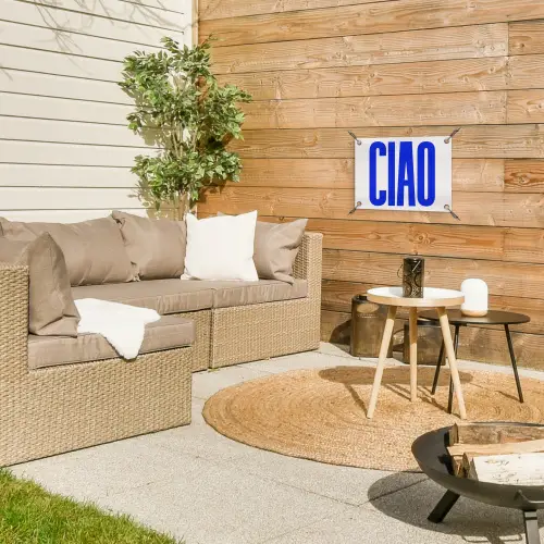 Ciao - Hoofdletters - Blauw - Minimalistisch tuinposter los doek klein -sfeer4