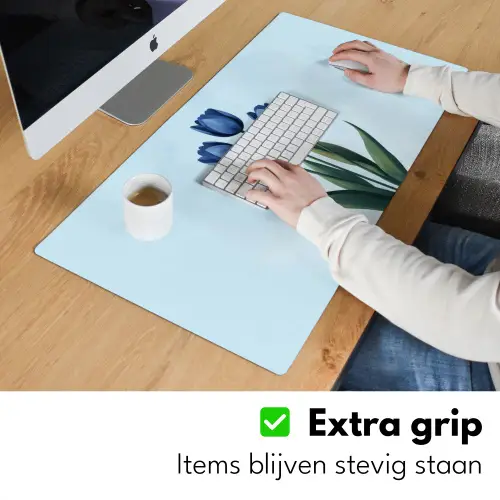 Tulpen - Blauw - Bladeren Muismat XXL klein -sfeer3