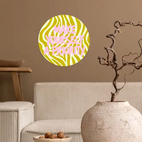 Zebraprint - Priority - Roze Wandcirkel behangsticker klein -sfeer1