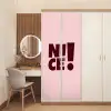 Nice - Uitroepteken - Roze deurposter klein -sfeer3