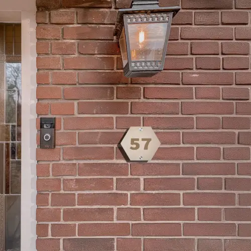 Beige reliëf lijnen - Traditioneel Naambord Hexagon klein -sfeer7-hexagon-XS