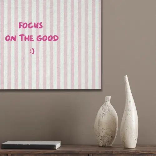 Focus on the good - Strepen - Roze - Smiley PET vilt klein -sfeer6_closeup