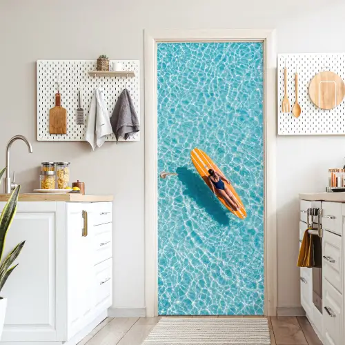 Surfboard - Water - Badpak - Oranje deurposter klein -sfeer5