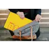 Dream big - Geel - Grafisch laptophoes neopreen klein -tas